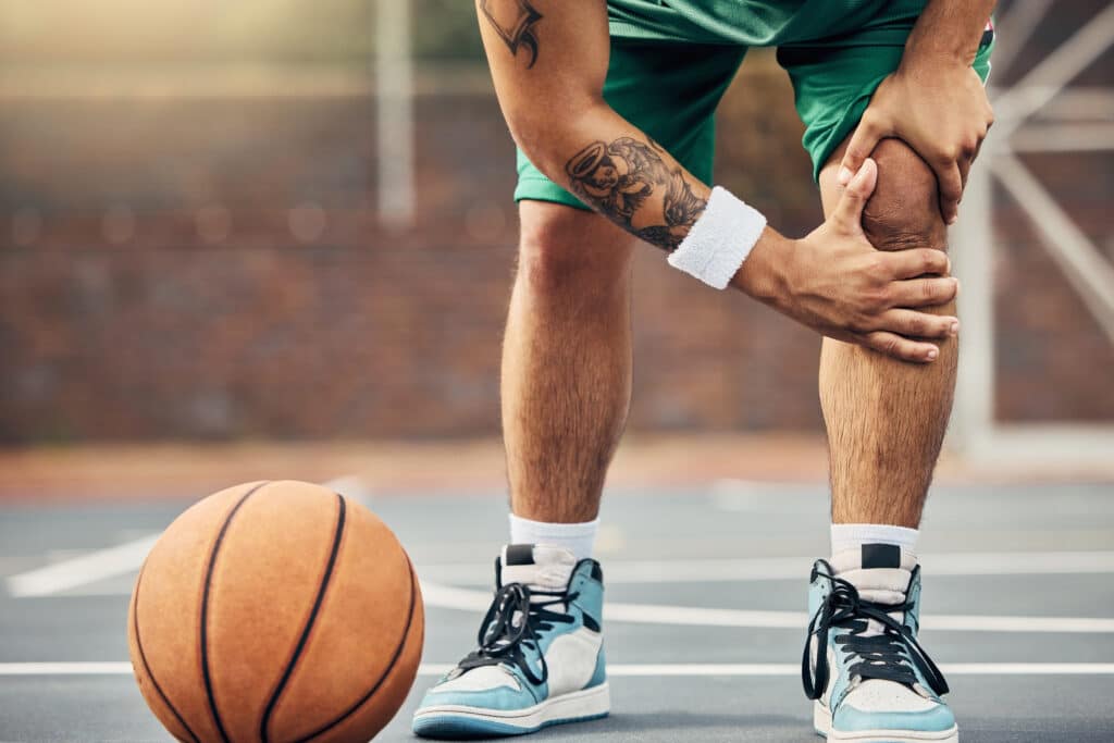 Basketball athlete with knee injury